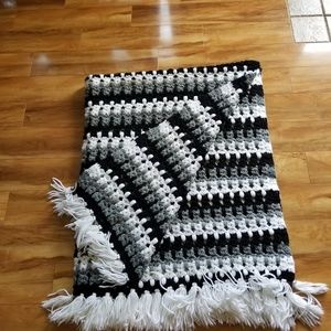 VTG crochet Afghan  blk white gray